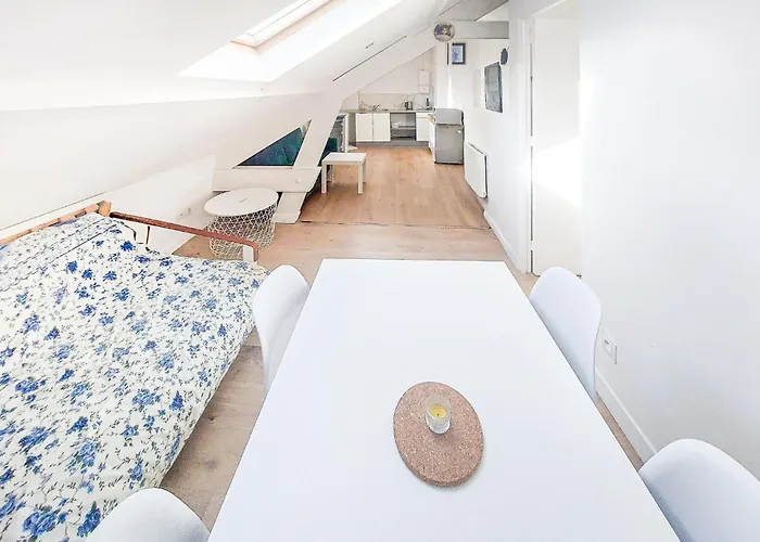 Apartment 2 Bedroom Stunning In *