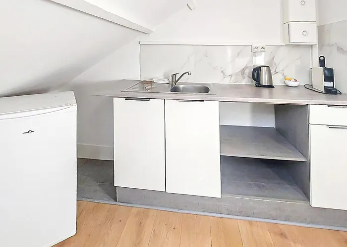 2 Bedroom Stunning In Apartment *
