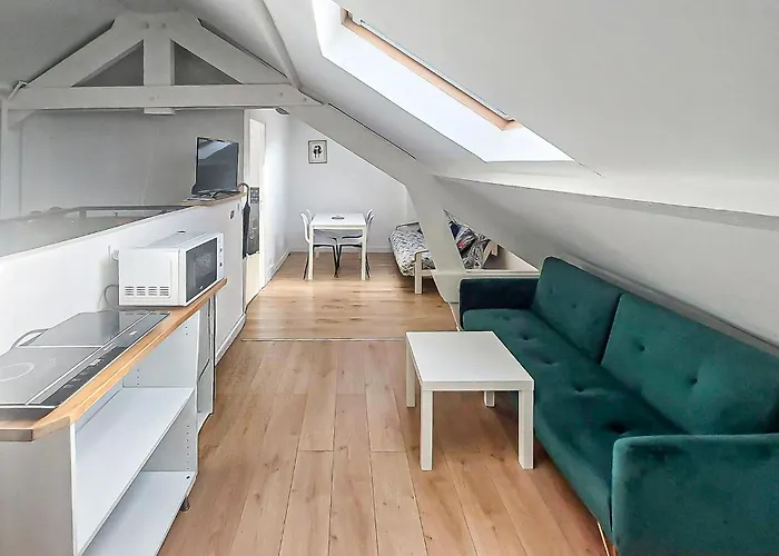 Apartment 2 Bedroom Stunning In *