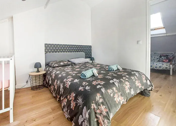 Apartment 2 Bedroom Stunning In *