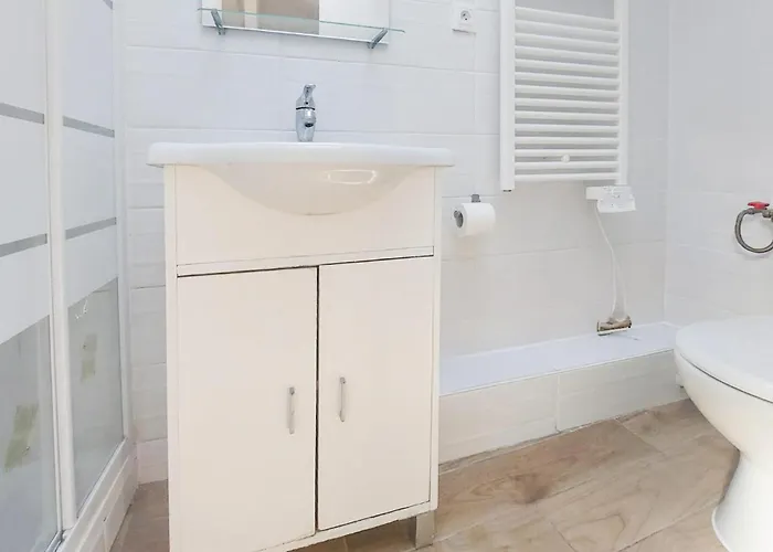2 Bedroom Stunning In Apartment